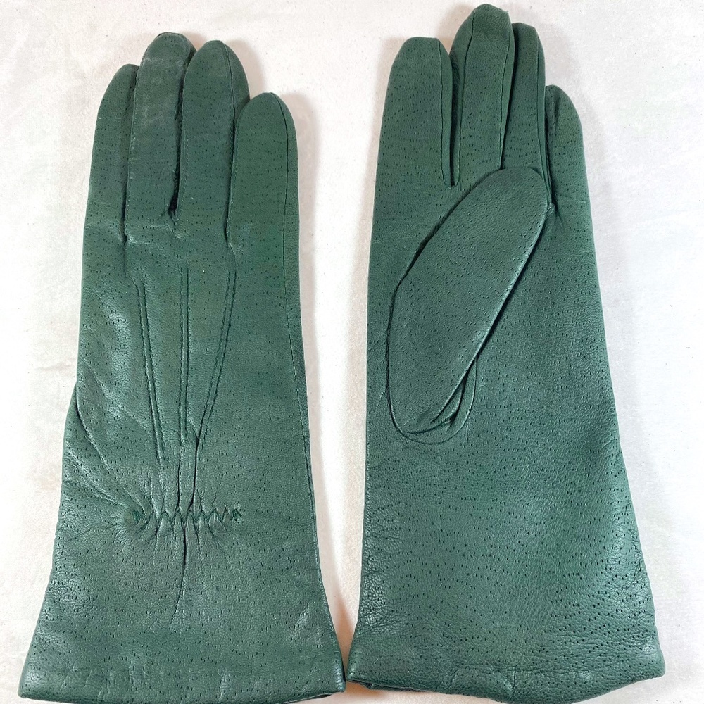 Vintage BayClub Green Leather Gloves, longer then wrist